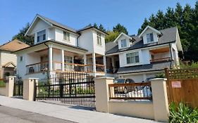 Holland Villa Vancouver  5*